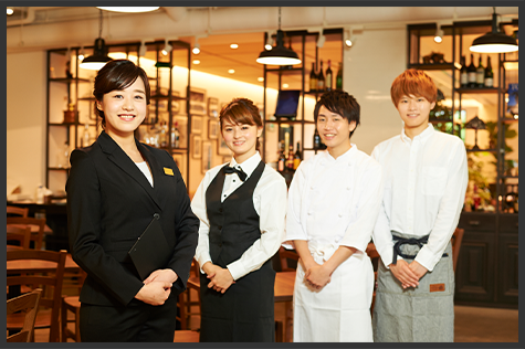 働くスタッフの笑顔のイメージ写真